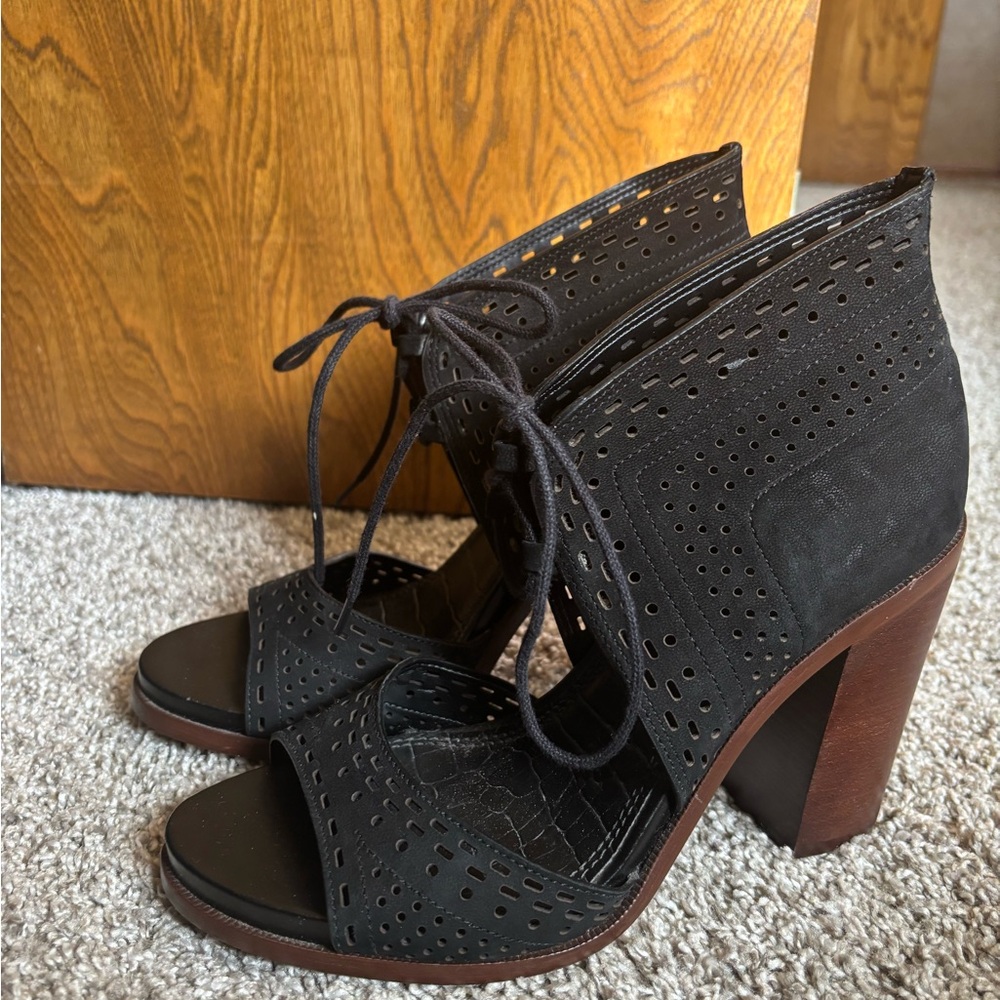 Gianni Bini Black and Brown Heeled Sandals